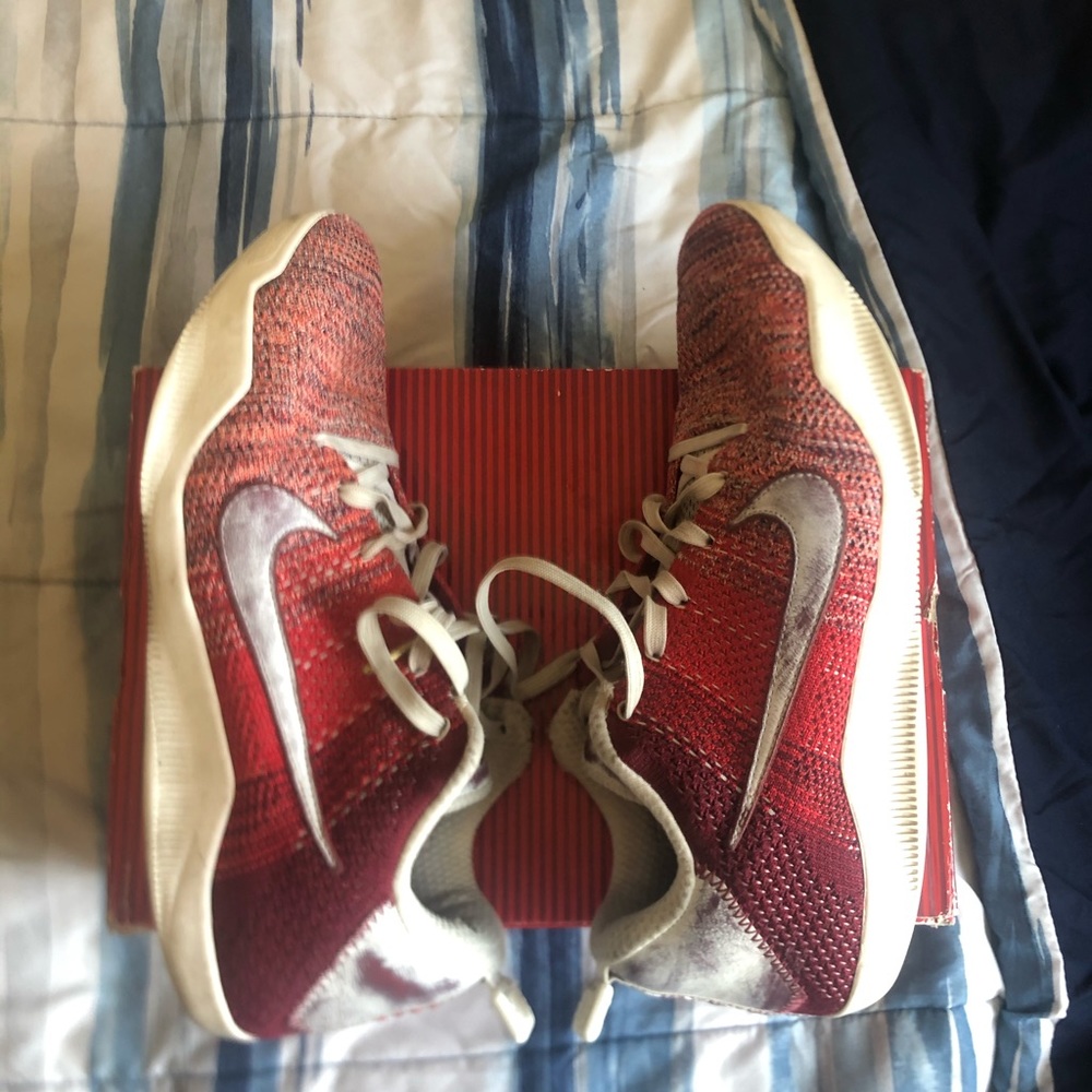 Kobe 11 elite red horse (Very rare)